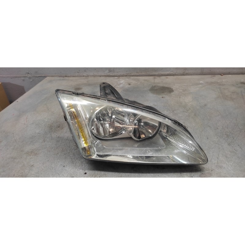 Recambio de faro derecho para ford focus berlina (cap) 1.6 tdci cat referencia OEM IAM   