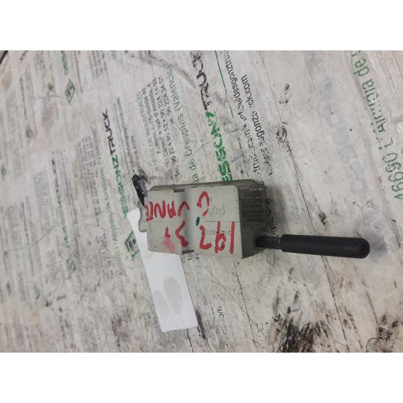 Recambio de luz interior para citroën c4 berlina 1.6 16v hdi referencia OEM IAM  GUANTERA - Negro 2