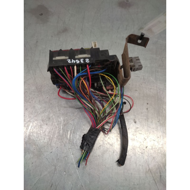 Recambio de caja reles / fusibles para nissan vanette cargo (hc23) furg. referencia OEM IAM 243110E000 - Blanco 2