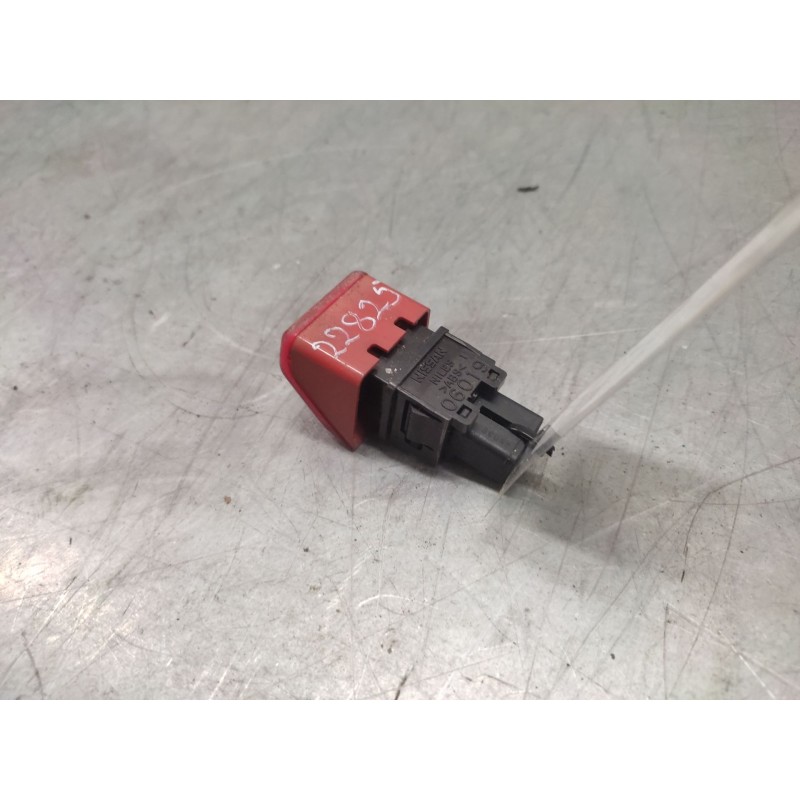 Recambio de warning para nissan micra (k12e) acenta referencia OEM IAM  4 PINS 2