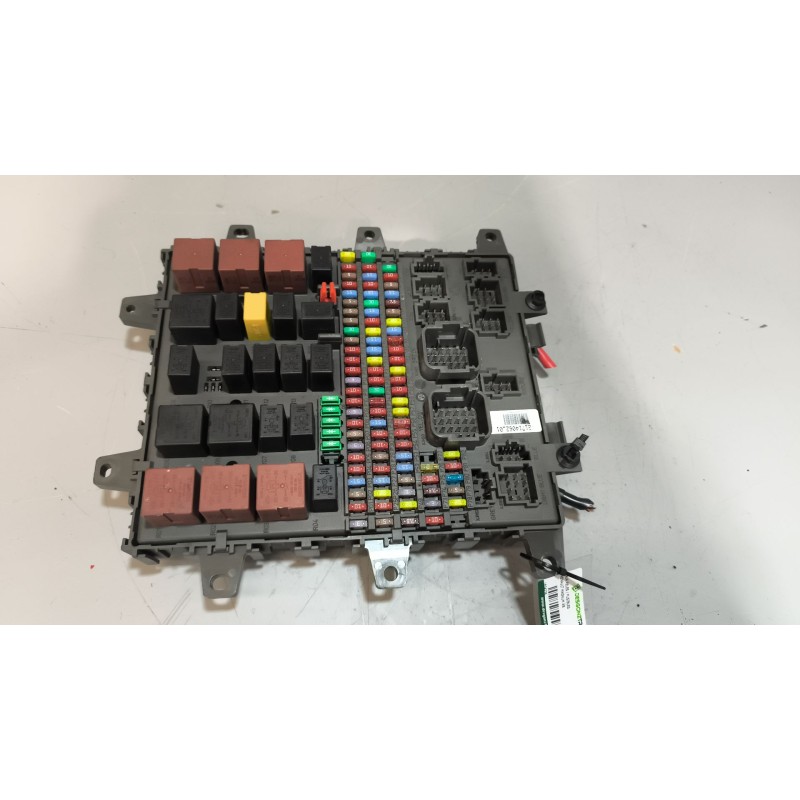 Recambio de caja reles / fusibles para renault magnum ab diesel referencia OEM IAM 21714062 - Blanco 3