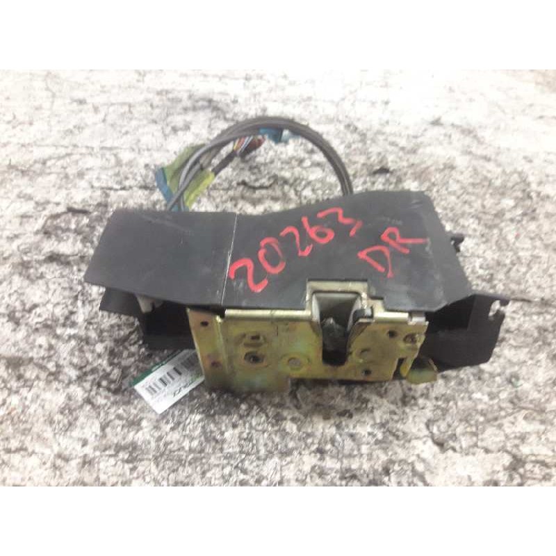 Recambio de cerradura puerta delantera derecha para ford escort berl./turnier atlanta berlina referencia OEM IAM C7G0A - Rojo