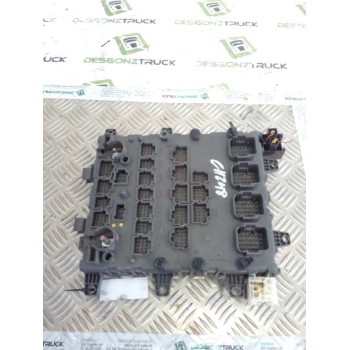 Recambio de caja reles / fusibles para renault premium route 2006 fas 4x2 larga distancia referencia OEM IAM 2171406201 529262F0