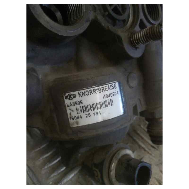 Recambio de valvula aire para iveco stralis (as) fsa t / fp lt 4x2 gran espacio referencia OEM IAM LA8606 K040604 VALVULA SECADO 2