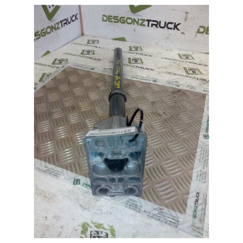 Recambio de soporte guardabarros trasero para renault premium route 2006 fas 4x2 larga distancia referencia OEM IAM IZQUIERDO  