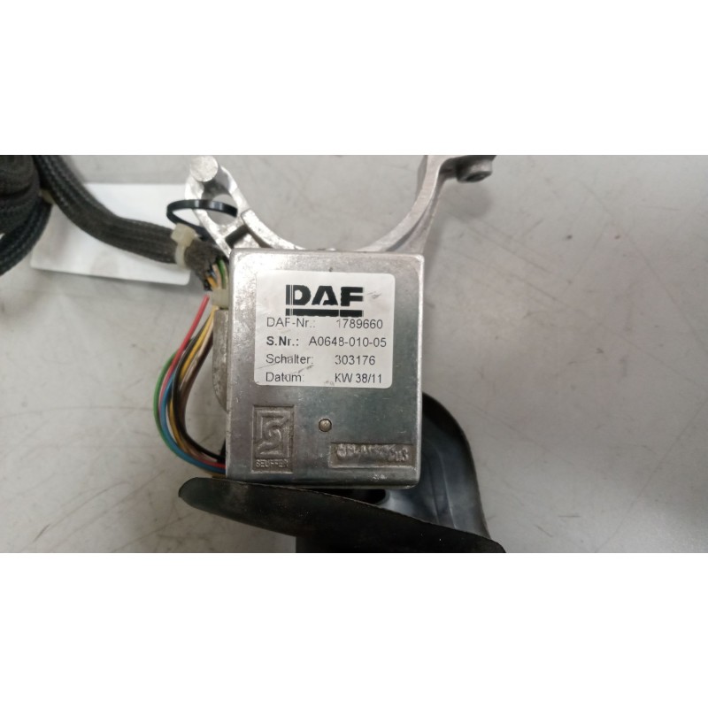 Recambio de mando intermitentes para daf serie xf105.460 12.9 diesel referencia OEM IAM 1789660 - Blanco 3