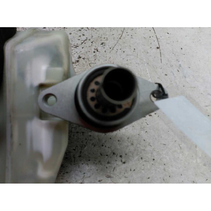 Recambio de bomba freno para seat cordoba berlina (6k2) sport referencia OEM IAM - Blanco 3