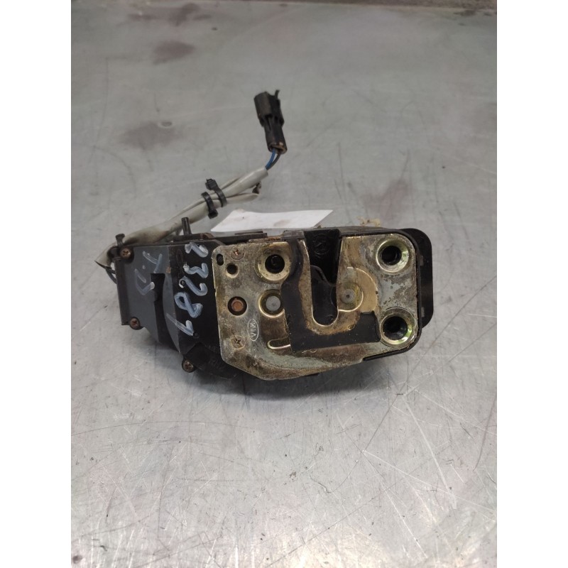 Recambio de cerradura puerta trasera derecha para kia carens 2.0 crdi ex monovolumen referencia OEM IAM 2