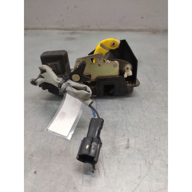 Recambio de cerradura puerta trasera derecha para kia carens 2.0 crdi ex monovolumen referencia OEM IAM 3