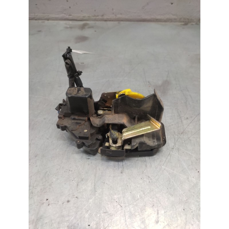 Recambio de cerradura puerta trasera izquierda para kia carens 2.0 crdi ex monovolumen referencia OEM IAM 2