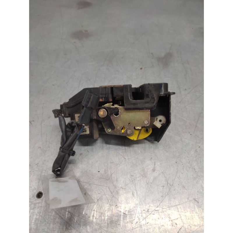 Recambio de cerradura puerta trasera izquierda para kia carens 2.0 crdi ex monovolumen referencia OEM IAM 3