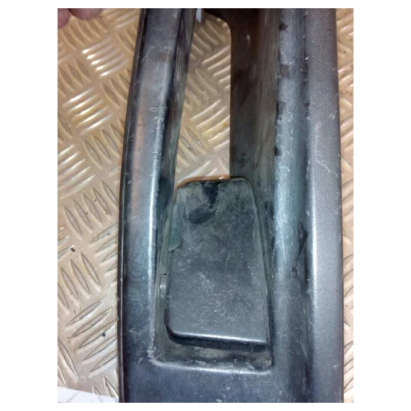 Recambio de maneta interior delantera derecha para renault hr 420.18/26 premium 01  fsa 4x2 420.18 larga distancia referencia OE 2