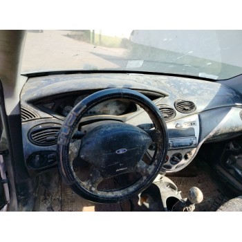 ford focus berlina (cak) del año 2000