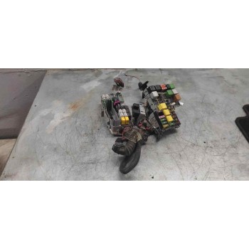 Recambio de caja reles / fusibles para opel corsa c club referencia OEM IAM 13109962  