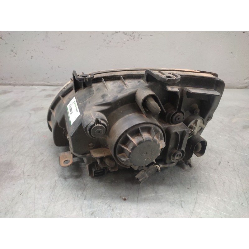 Recambio de faro derecho para kia carens 2.0 crdi ex monovolumen referencia OEM IAM 2