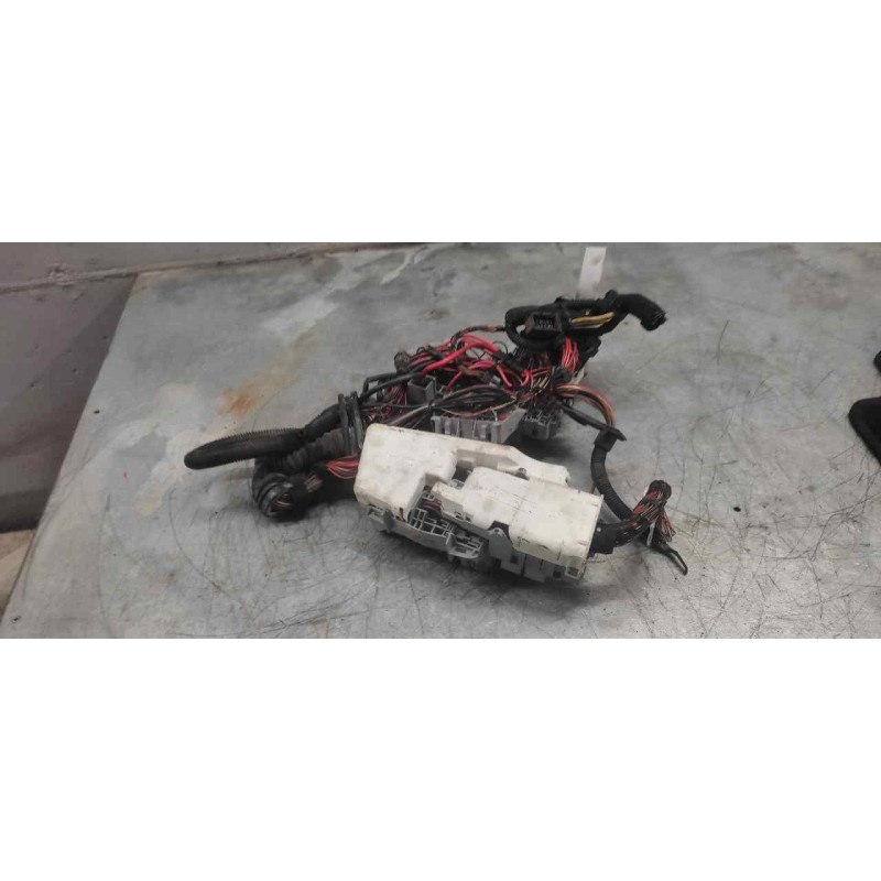 Recambio de caja reles / fusibles para opel corsa c club referencia OEM IAM 13109962 - Blanco 4