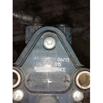 Recambio de valvula aire para renault magnum e-tech 2000 referencia OEM IAM 4640070150  VALVULA NIVELADORA