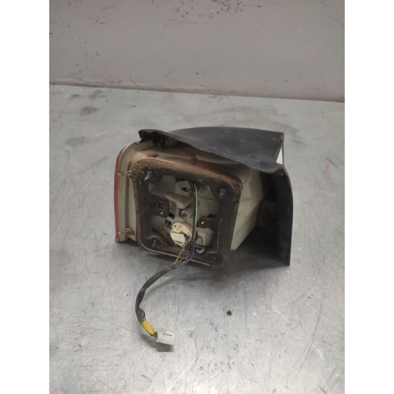 Recambio de piloto trasero derecho para kia carens 2.0 crdi ex monovolumen referencia OEM IAM 2