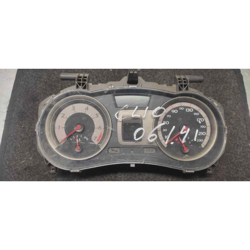 Recambio de cuadro instrumentos para renault clio iii confort dynamique referencia OEM IAM 8200628781 TIENE UNA FISURA EN EL CRI