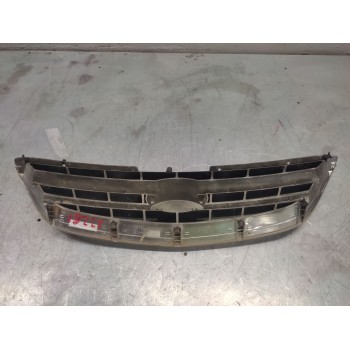 Recambio de rejilla delantera central para kia carens 2.0 crdi ex monovolumen referencia OEM IAM   