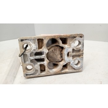 Recambio de soporte guardabarros trasero para volvo fm xxx 12.8 diesel referencia OEM IAM   