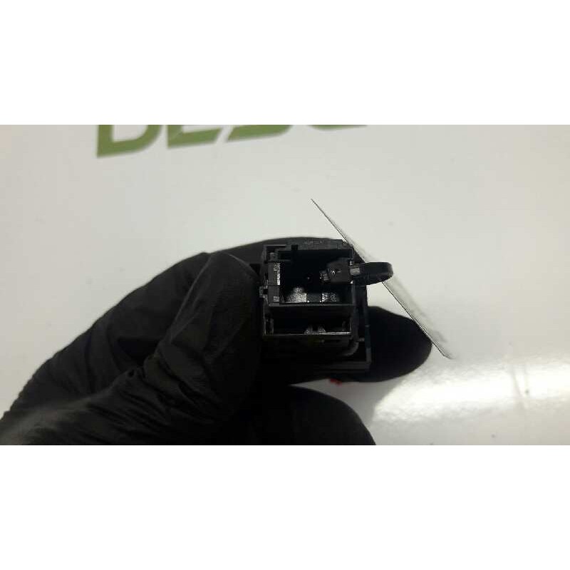 Recambio de mando cierre centralizado para peugeot 207 sw confort referencia OEM IAM 96570636 - Blanco 2
