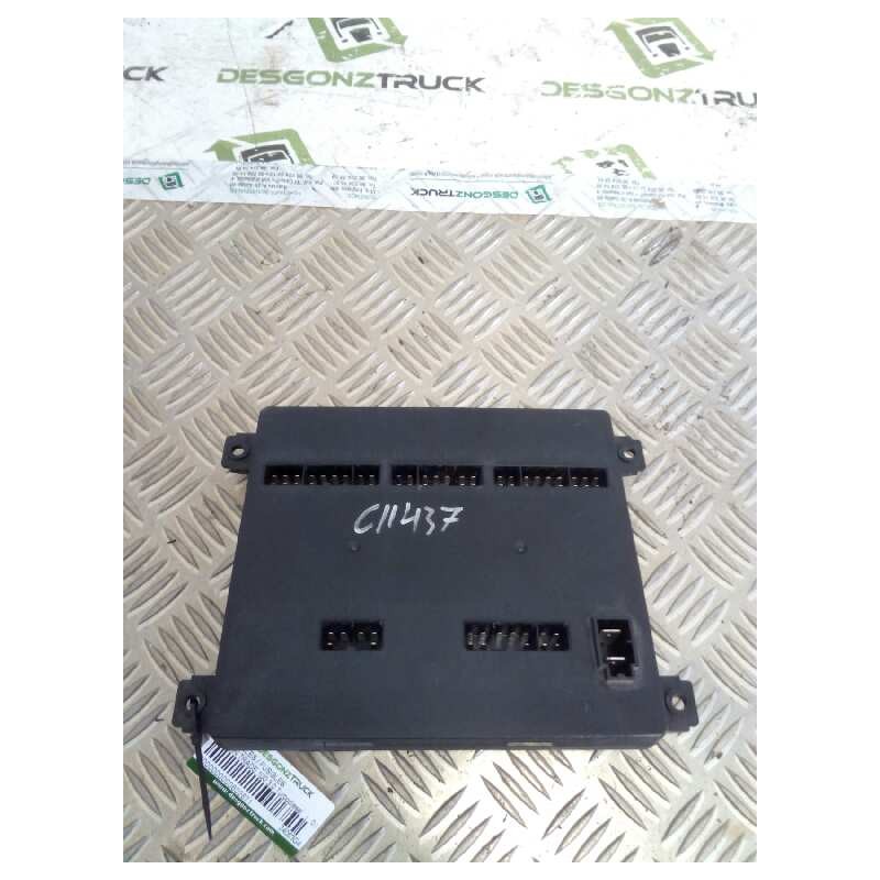 Recambio de caja reles / fusibles para nissan trade 100 3.0 turbodiesel referencia OEM IAM 24063G4900 - Blanco 3