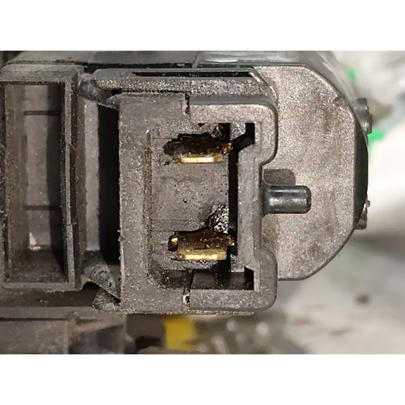 Recambio de cerradura puerta delantera derecha para iveco daily config. paquetería cabina simple 35s... batalla 3750 referencia - Blanco 2