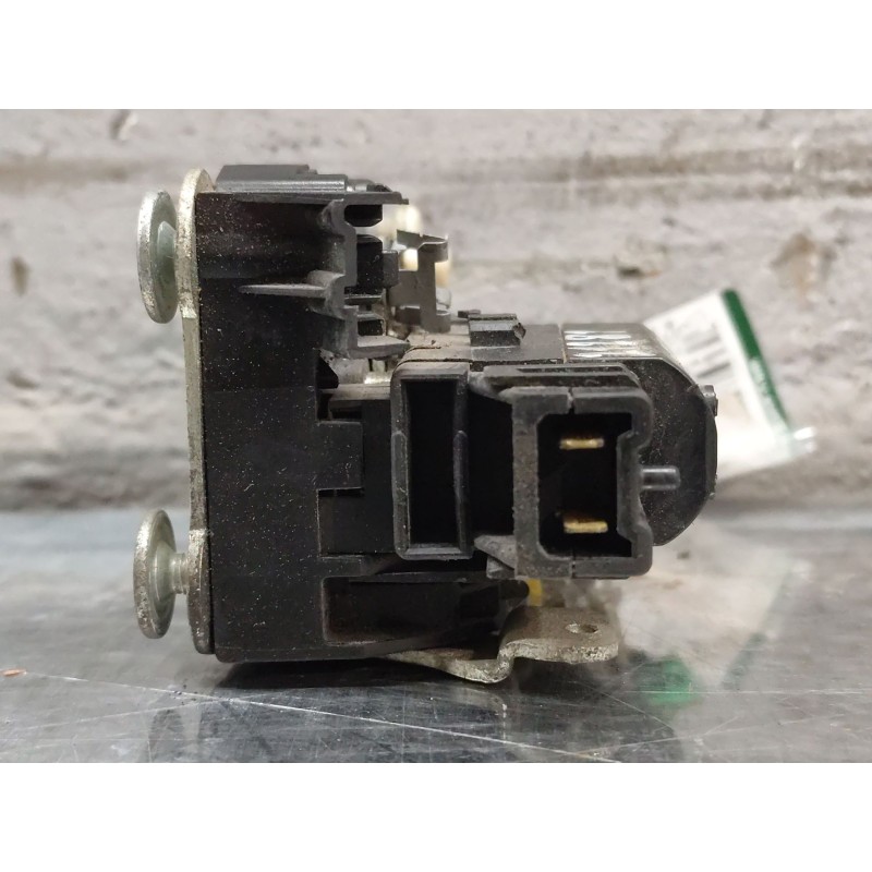 Recambio de cerradura puerta delantera derecha para iveco daily config. paquetería cabina simple 35s... batalla 3750 referencia - Blanco 3
