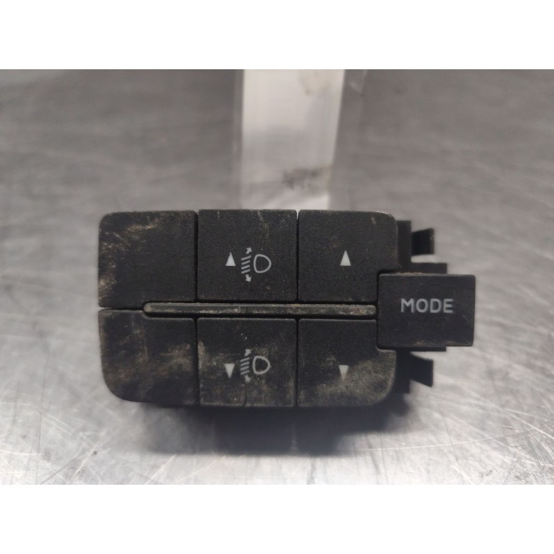 Recambio de mando multifuncion para iveco daily config. paquetería cabina simple 35s... batalla 3750 referencia OEM IAM B569 6 P - Blanco