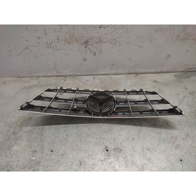 Recambio de rejilla delantera central para mercedes-benz clase b (w245) 180 cdi (245.207) referencia OEM IAM - Negro 2