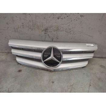 Recambio de rejilla delantera central para mercedes-benz clase b (w245) 180 cdi (245.207) referencia OEM IAM   