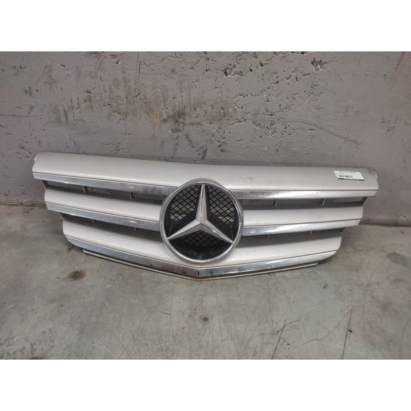 Recambio de rejilla delantera central para mercedes-benz clase b (w245) 180 cdi (245.207) referencia OEM IAM - Negro 3