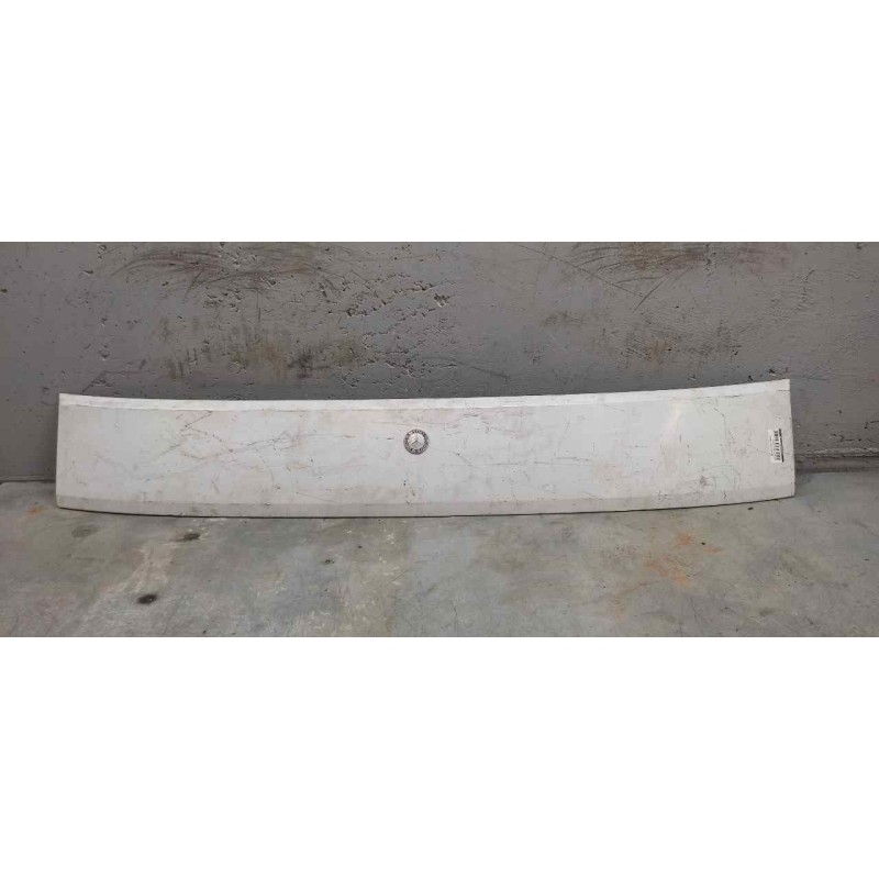Recambio de molduras delanteras para mercedes-benz mb serie:100 d caja abierta (w631) 2.4 diesel referencia OEM IAM 6317500402