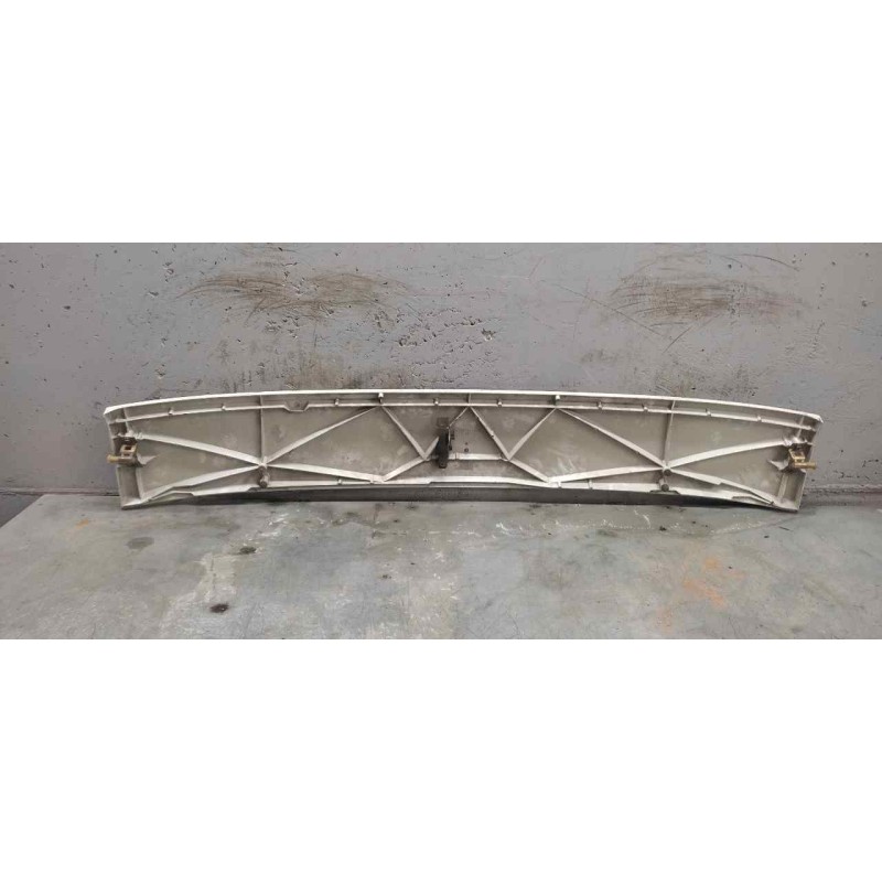 Recambio de molduras delanteras para mercedes-benz mb serie:100 d caja abierta (w631) 2.4 diesel referencia OEM IAM 6317500402 2