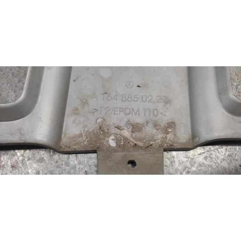 Recambio de molduras delanteras para mercedes-benz clase m (w164) 3.0 cdi cat referencia OEM IAM A1648850222 3
