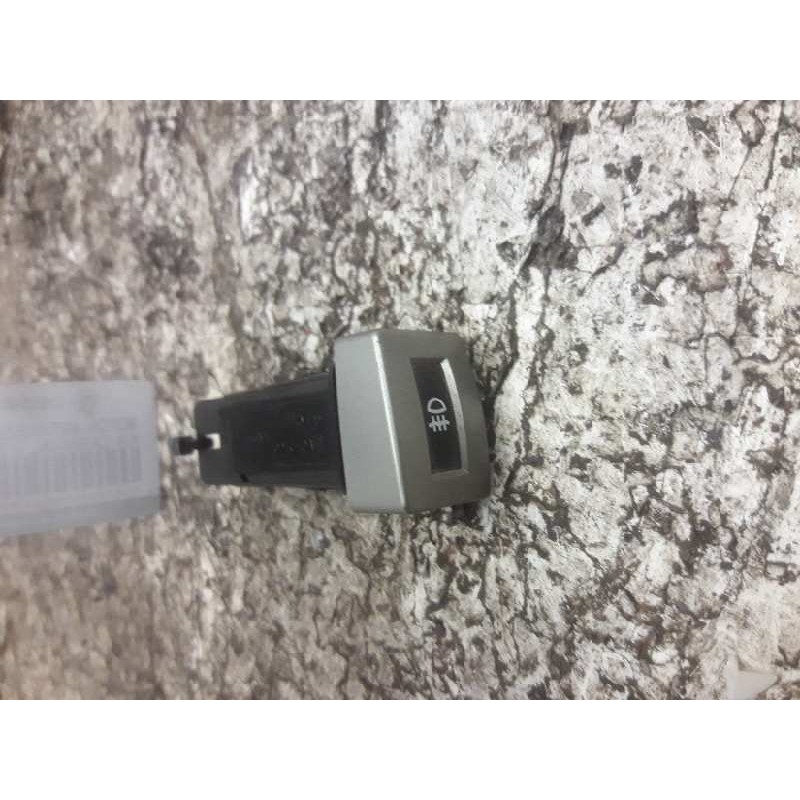 Recambio de boton antiniebla trasero para kia carnival ii 2.9 cdri ex referencia OEM IAM  6 PINS 