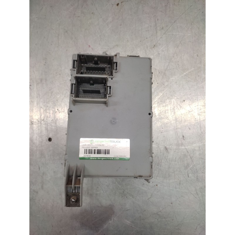 Recambio de caja reles / fusibles para peugeot bipper básico referencia OEM IAM 01363580080 - Blanco 2