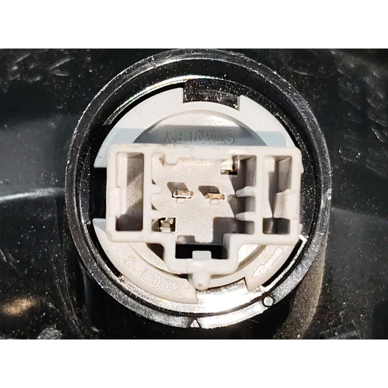 Recambio de piloto trasero derecho interior para mazda 3 berlina (bk) 1.6 vvt active referencia OEM IAM - Negro 2