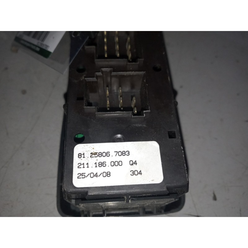 Recambio de mando elevalunas delantero derecho para man tgx 18.480 fg / 4x2 bl xl referencia OEM IAM 81258067083 - Blanco 2