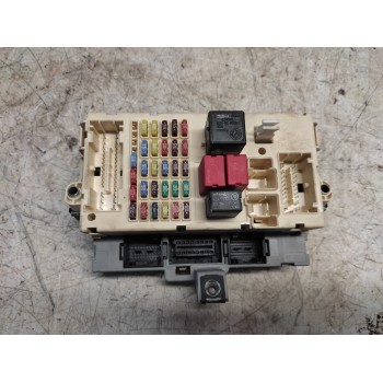 CAJA RELES / FUSIBLES C106 
