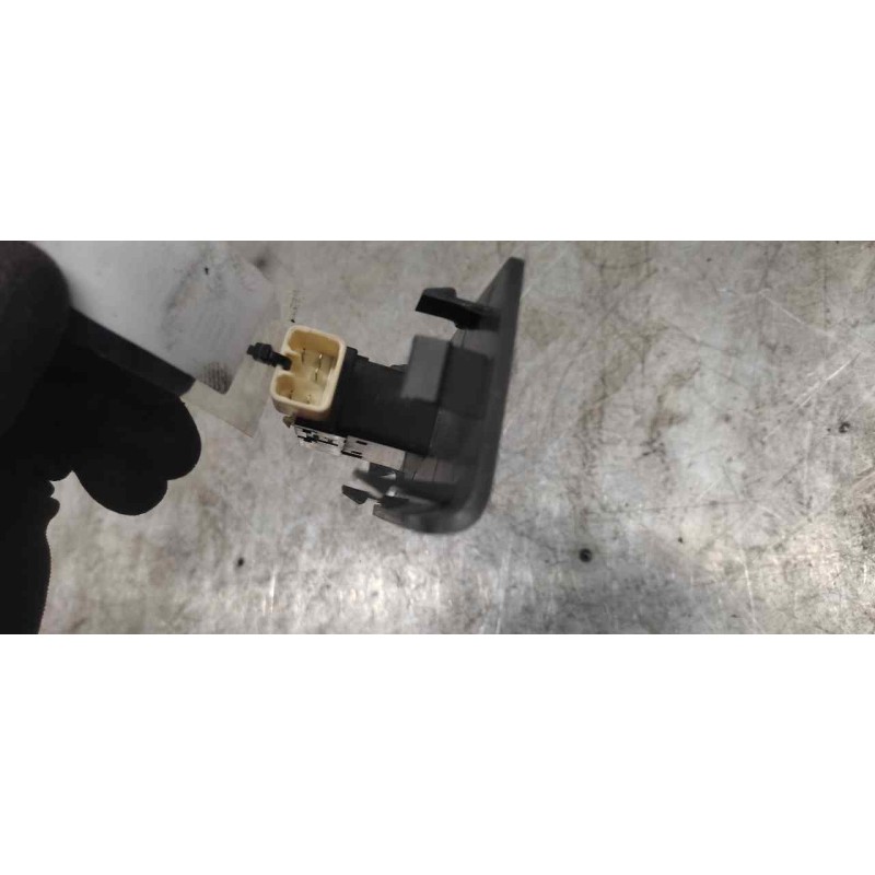 Recambio de mando elevalunas trasero izquierdo para chevrolet aveo 1.2 cat referencia OEM IAM 202005661 5 PINS 3