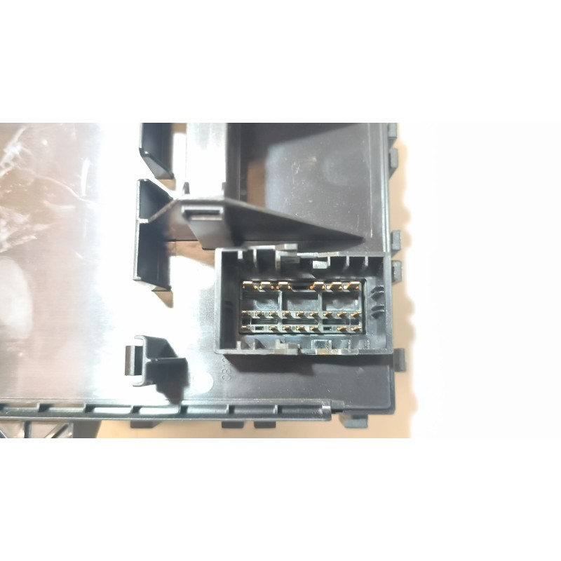 Recambio de caja reles / fusibles para renault serie t 10.8 diesel referencia OEM IAM 22619991 7422619994 - Blanco 3