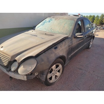 mercedes-benz clase e (w211) berlina del año 2002