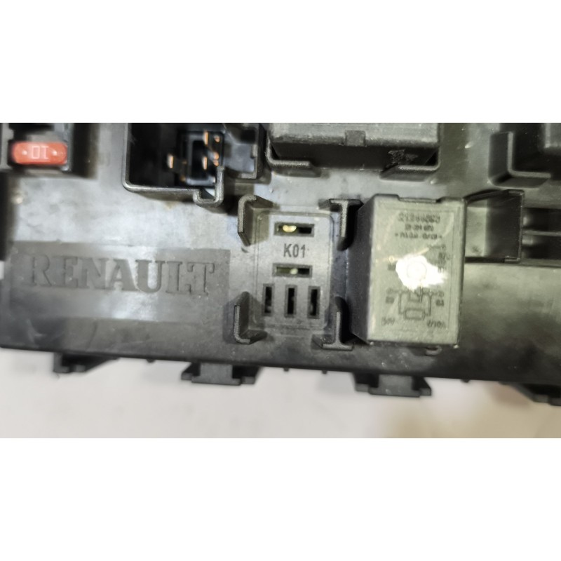 Recambio de caja reles / fusibles para renault serie t 10.8 diesel referencia OEM IAM 22619991 7422619994 - Blanco 6