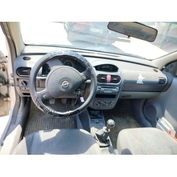 opel corsa c (x01) del año 2001