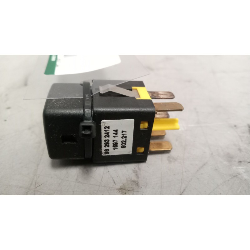 Recambio de interruptor para daf serie xf105.460 12.9 diesel referencia OEM IAM 1697144 - Blanco 2