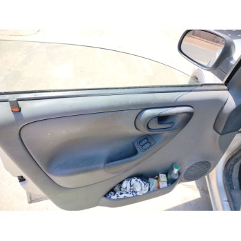 opel corsa c (x01) del año 2001