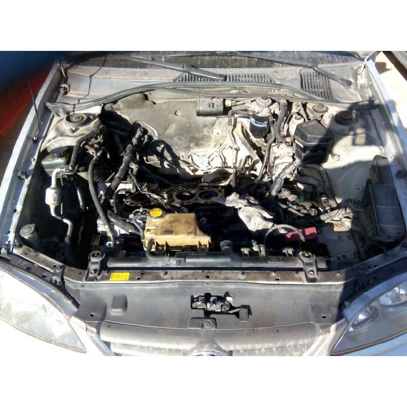 TOYOTA AVENSIS BERLINA (T 22)