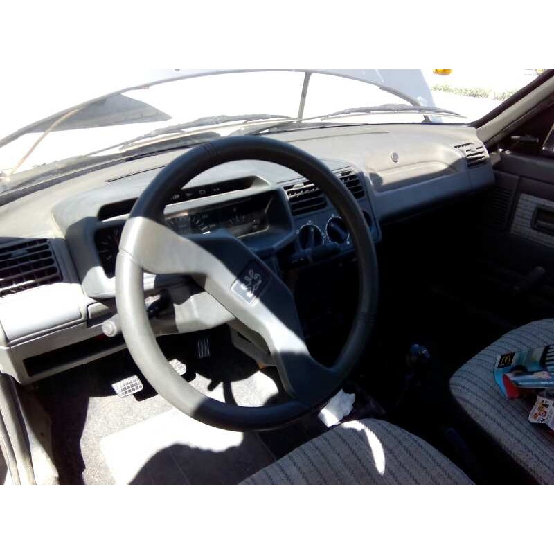 PEUGEOT 205 BERLINA